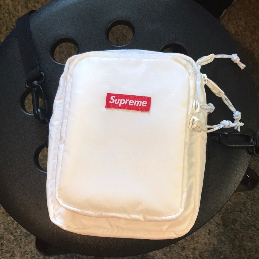 Supreme Ss17 shoulder bag. New without tags.